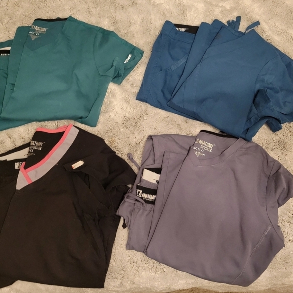 Women's Greys Anatomy Scub Lot Medium tops..Large pants